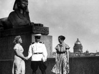 Улица полна неожиданностей (1958)
